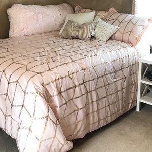 Full size bed spread comforter